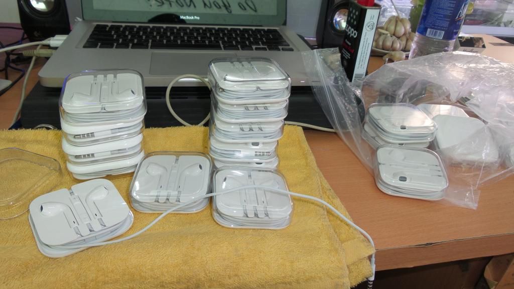 Bán ip4s word 16gb giá tốt...Xã hàng tai nghe zin bóc máy ip5s 280k/cai....bao zin