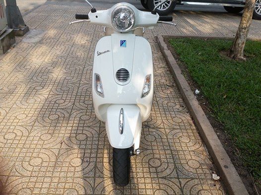 Vespa LX 125ie màu trắng , khóa từ , đký 2012 , biển số tứ quý