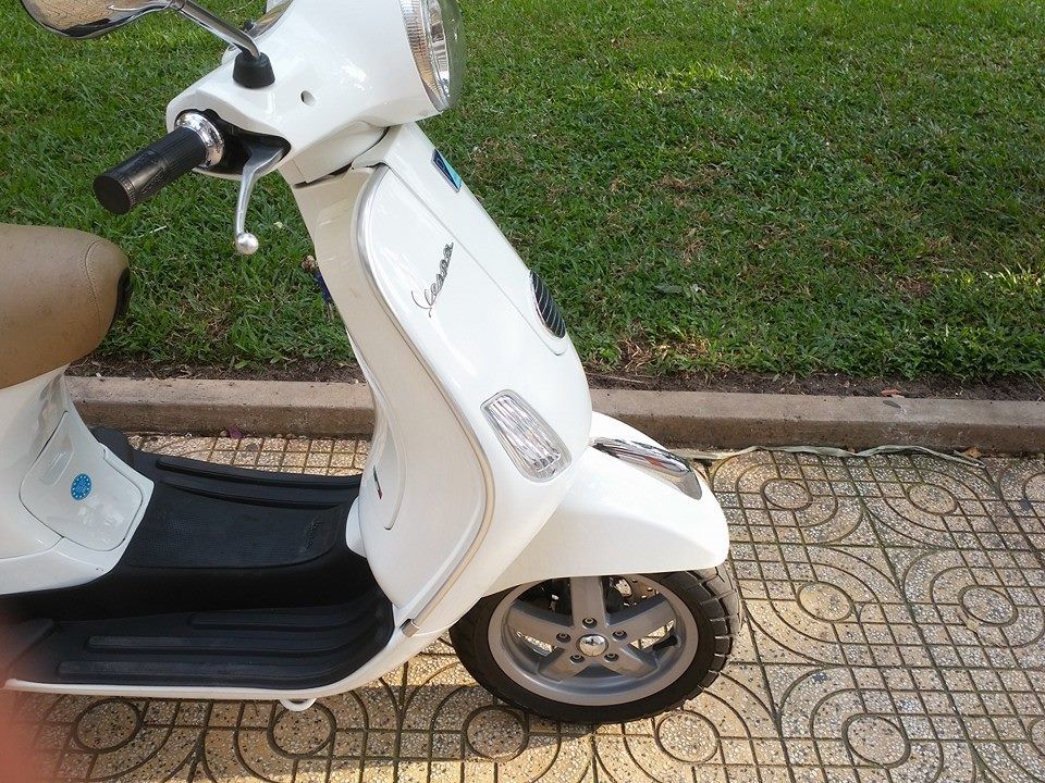 Vespa LX 125ie màu trắng , khóa từ , đký 2012 , biển số tứ quý - 12